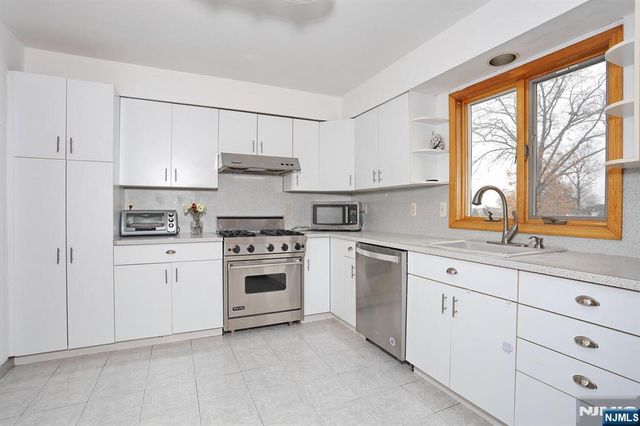 140 Prospect Street, Hasbrouck Heights, NJ 07604