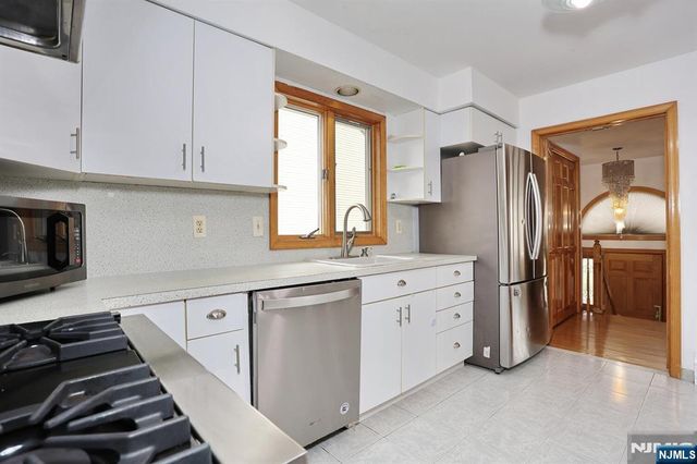 140 Prospect Street, Hasbrouck Heights, NJ 07604