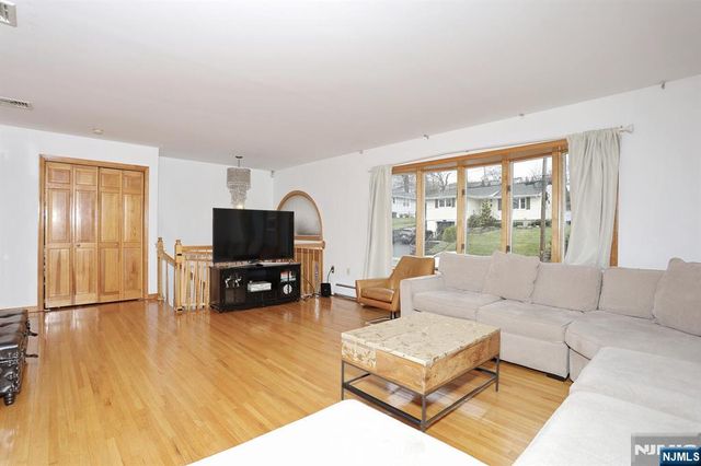 140 Prospect Street, Hasbrouck Heights, NJ 07604