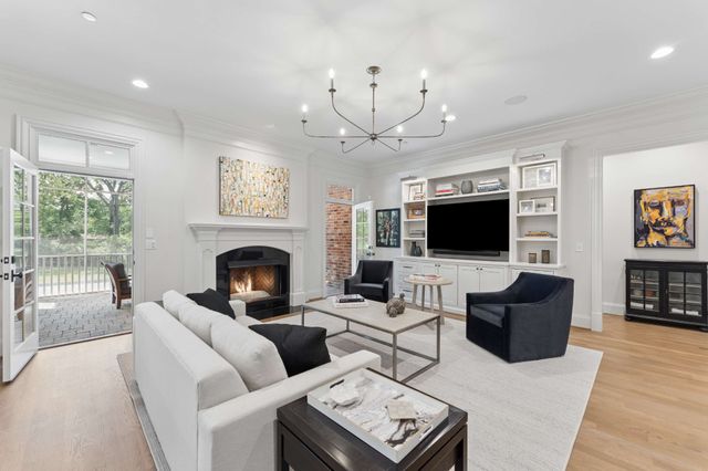 755 Bresslyn Rd, Nashville, TN 37205