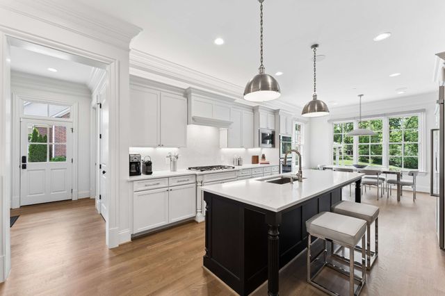 755 Bresslyn Rd, Nashville, TN 37205