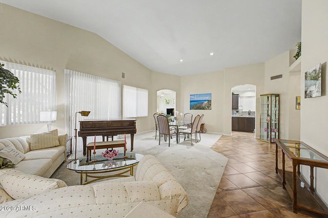 6314 W HILL Lane, Glendale, AZ 85310