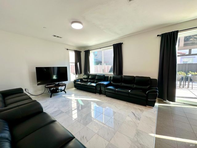 1401 Jamboree Dr, Fairfield, CA 94533