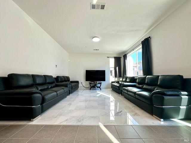 1401 Jamboree Dr, Fairfield, CA 94533