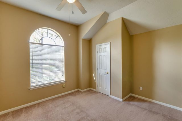 18 Orchard Dale Circle, The Woodlands, TX 77382