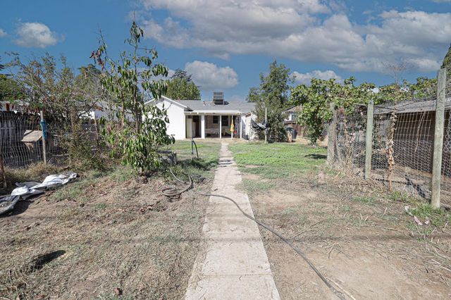 817 Sonoma Avenue, Chowchilla, CA 93610