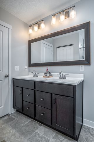 1120 Eagles Crest Drive, Davenport, IA 52804