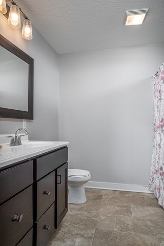 1120 Eagles Crest Drive, Davenport, IA 52804