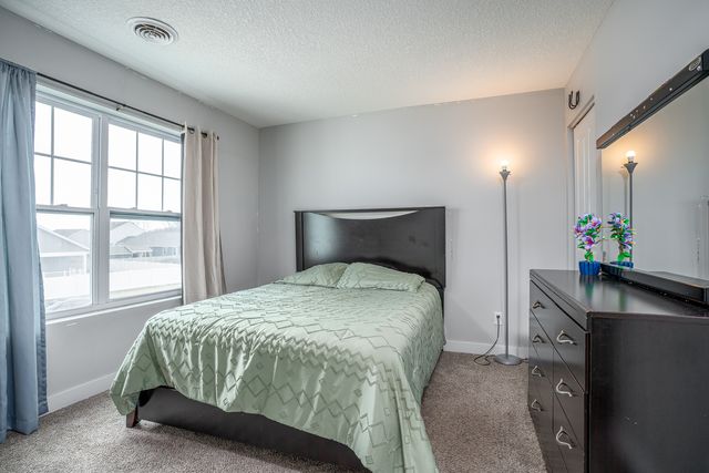 1120 Eagles Crest Drive, Davenport, IA 52804