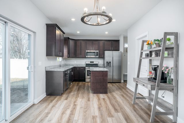 1120 Eagles Crest Drive, Davenport, IA 52804