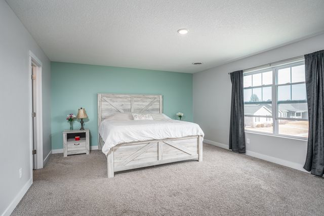 1120 Eagles Crest Drive, Davenport, IA 52804