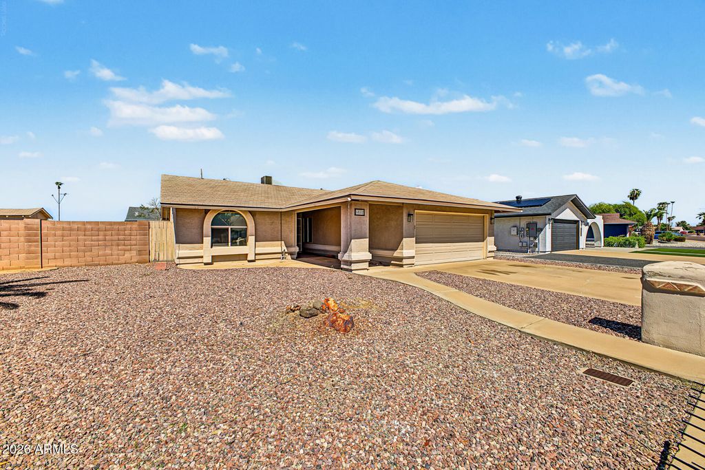 5832 W CAMPO BELLO Drive, Glendale, AZ 85308