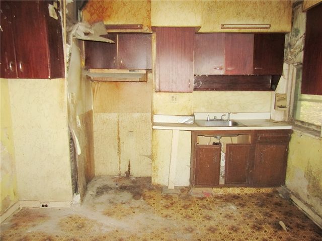 1058 Blackadore St, Homewood Brushton, PA 15221
