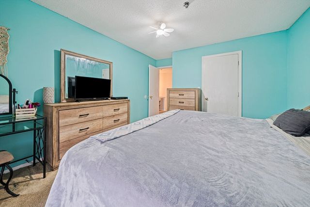 45 Meadowood Dr 45, Stoughton, MA 02072