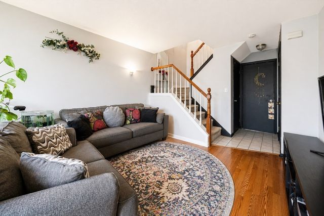 45 Meadowood Dr 45, Stoughton, MA 02072