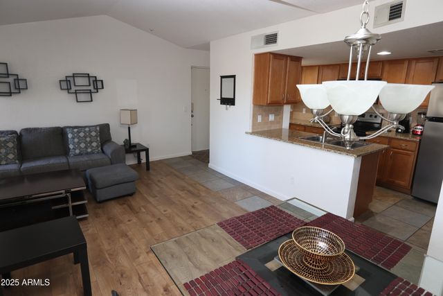 200 E SOUTHERN Avenue 307, Tempe, AZ 85282