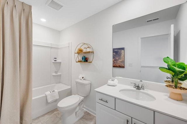 1723 Fawlocke Run, Loganville, GA 30052