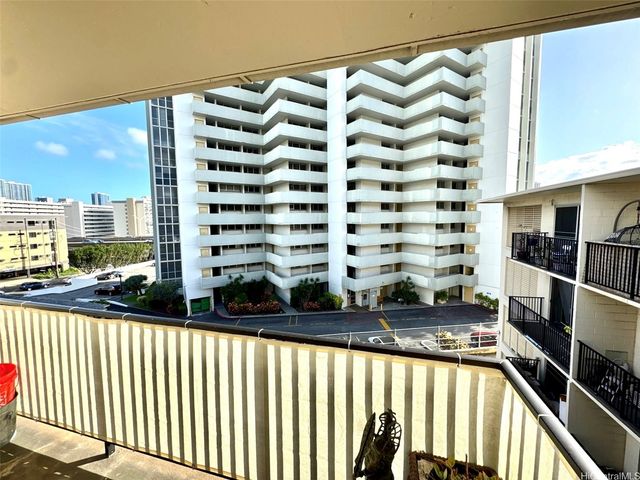 1099 Green Street B409, Honolulu, HI 96822