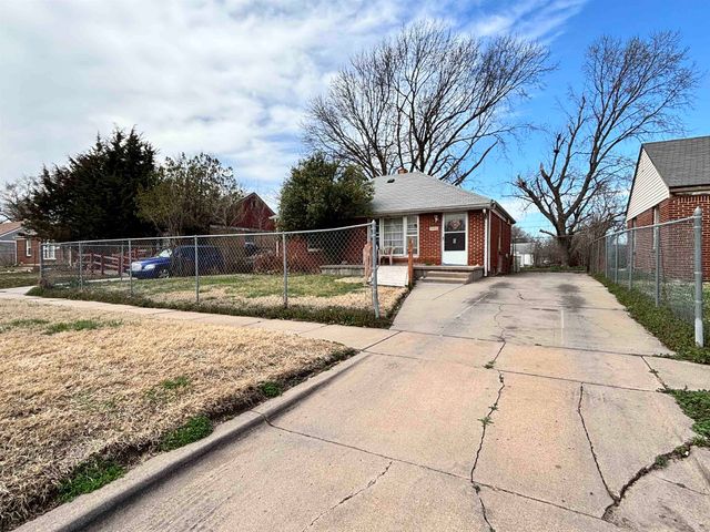 1949 N Minnesota Ave, Wichita, KS 67214