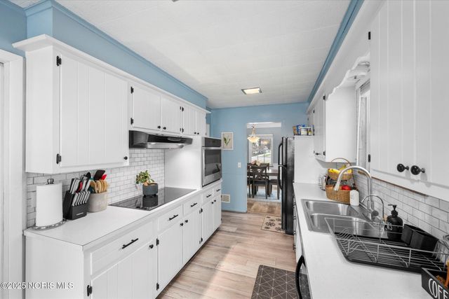 2938 Starr Avenue, Oregon, OH 43616