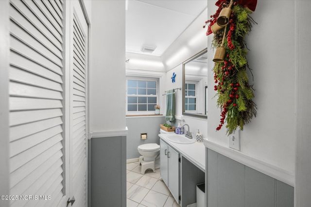 2938 Starr Avenue, Oregon, OH 43616