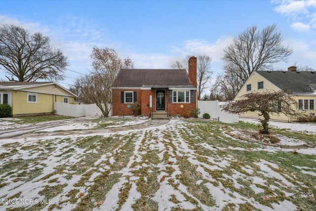 2938 Starr Avenue, Oregon, OH 43616