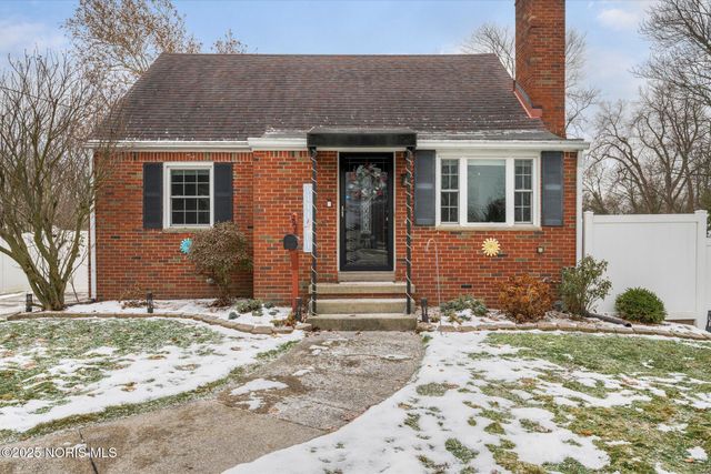 2938 Starr Avenue, Oregon, OH 43616