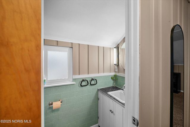 2938 Starr Avenue, Oregon, OH 43616