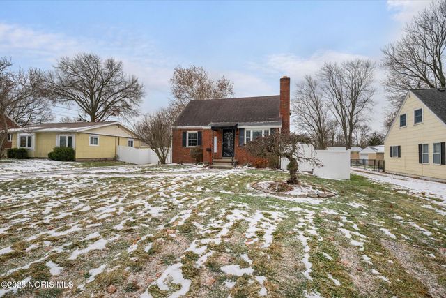 2938 Starr Avenue, Oregon, OH 43616