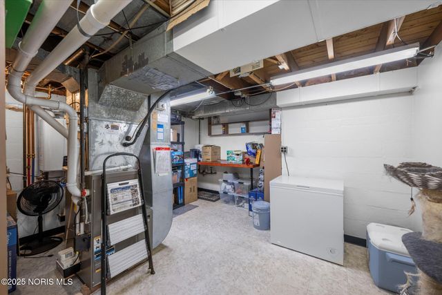 2938 Starr Avenue, Oregon, OH 43616