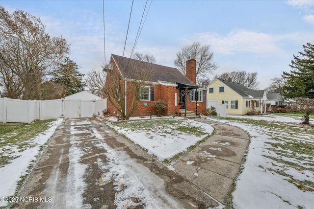 2938 Starr Avenue, Oregon, OH 43616