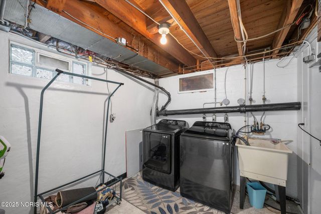 2938 Starr Avenue, Oregon, OH 43616