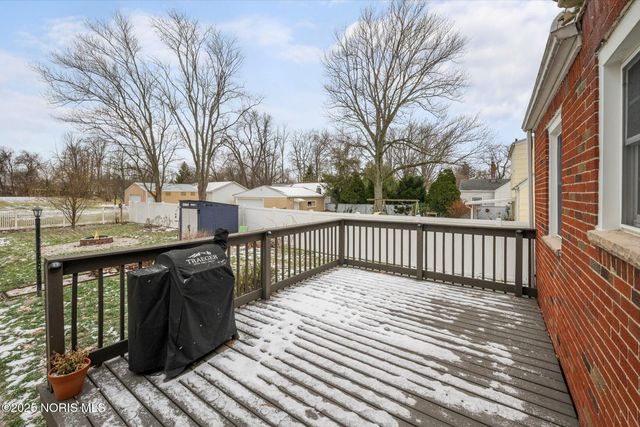 2938 Starr Avenue, Oregon, OH 43616