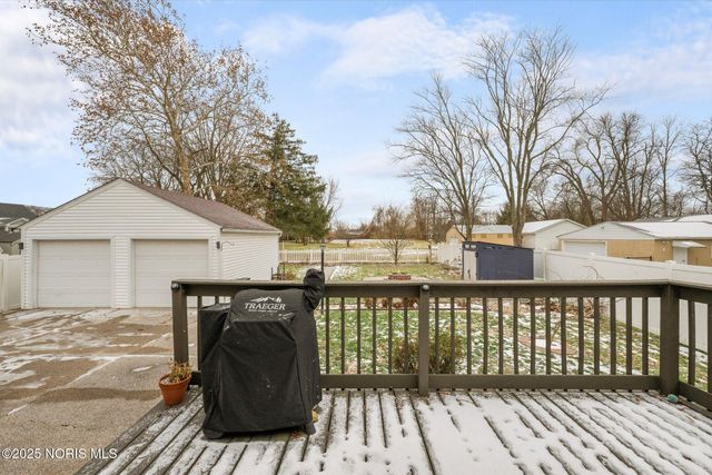 2938 Starr Avenue, Oregon, OH 43616