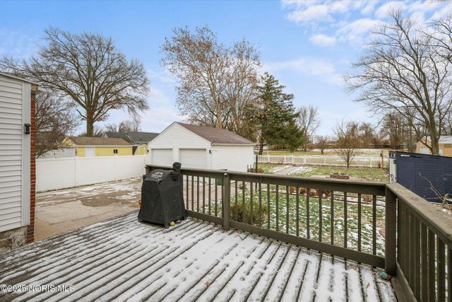 2938 Starr Avenue, Oregon, OH 43616