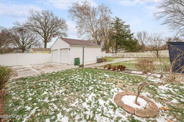 2938 Starr Avenue, Oregon, OH 43616