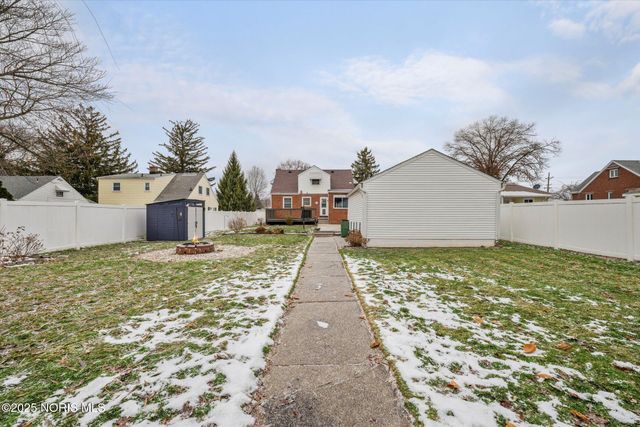 2938 Starr Avenue, Oregon, OH 43616