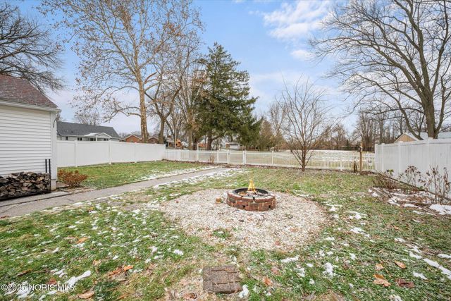 2938 Starr Avenue, Oregon, OH 43616