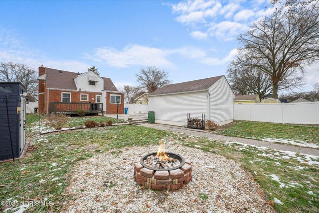 2938 Starr Avenue, Oregon, OH 43616