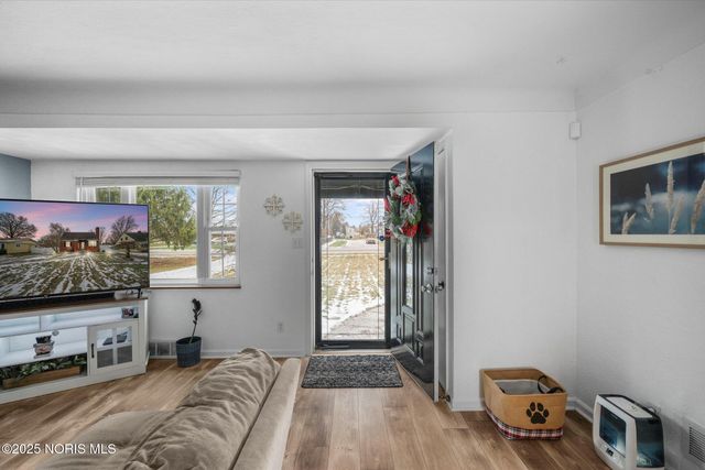 2938 Starr Avenue, Oregon, OH 43616