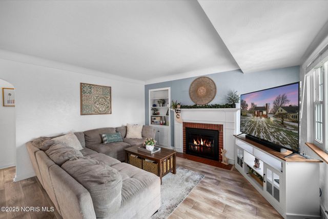 2938 Starr Avenue, Oregon, OH 43616