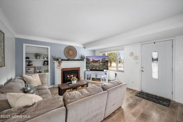 2938 Starr Avenue, Oregon, OH 43616