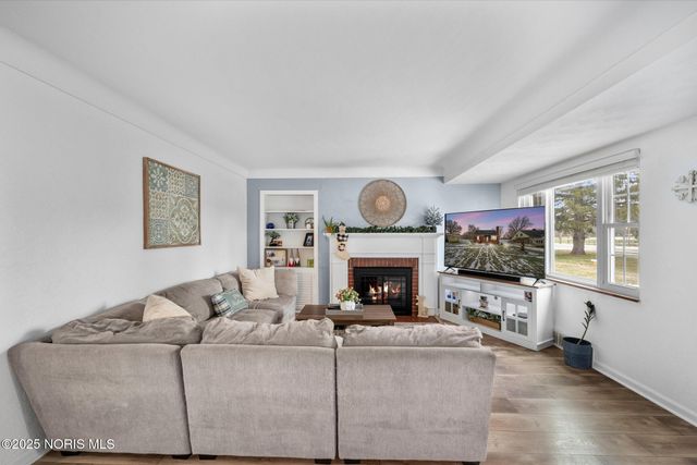 2938 Starr Avenue, Oregon, OH 43616