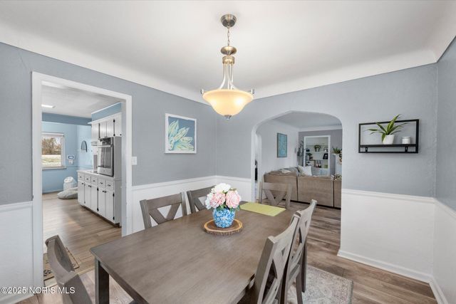 2938 Starr Avenue, Oregon, OH 43616