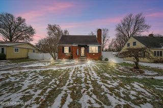 2938 Starr Avenue, Oregon, OH 43616