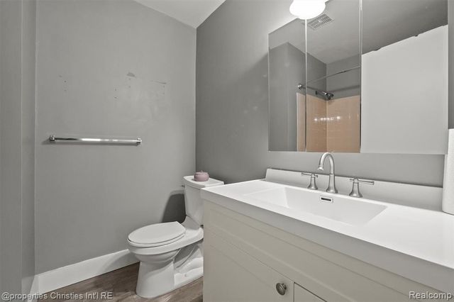 215 Woodsboro Drive, Royal Oak, MI 48067