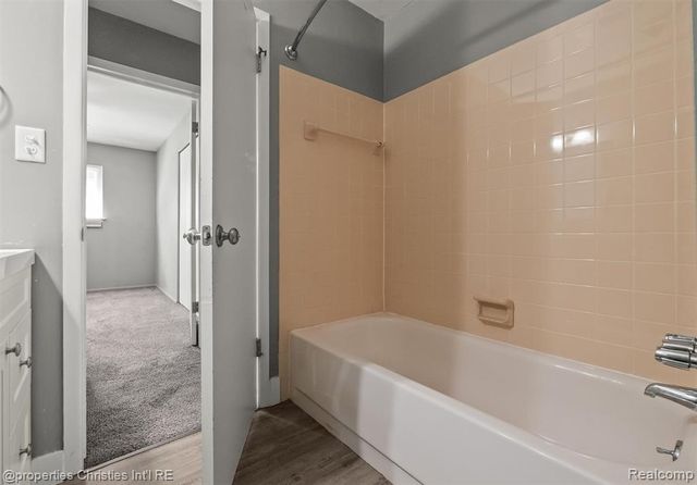 215 Woodsboro Drive, Royal Oak, MI 48067