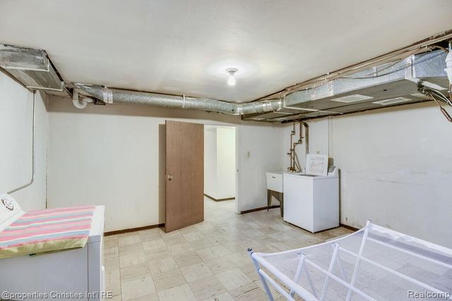 215 Woodsboro Drive, Royal Oak, MI 48067