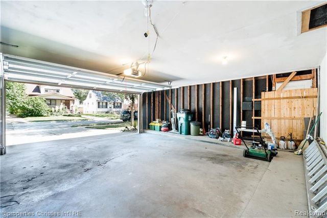 215 Woodsboro Drive, Royal Oak, MI 48067