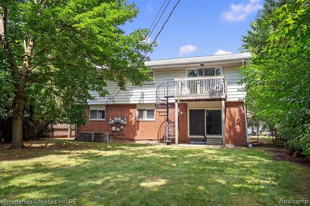 215 Woodsboro Drive, Royal Oak, MI 48067